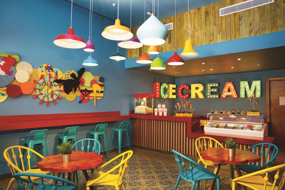 Food Court