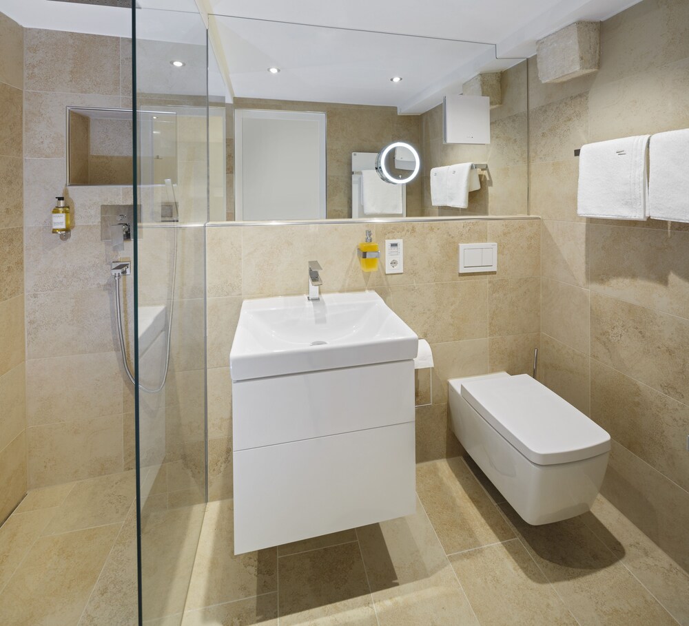 Badezimmer (Luxury-Suite, 2 Schlafzimmer, Küche, Stadtblick (Suite 2))