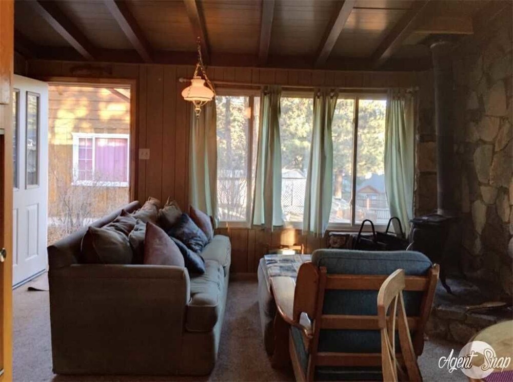 거실 공간 (Cozy Mountain Getaway - 2 Bdrm, 1 Bath)