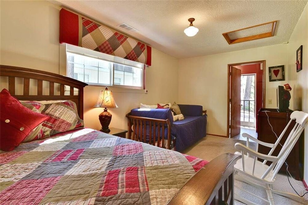 객실 (3 Little Bears Cabin - 2 Bdrm, 1 Bath)