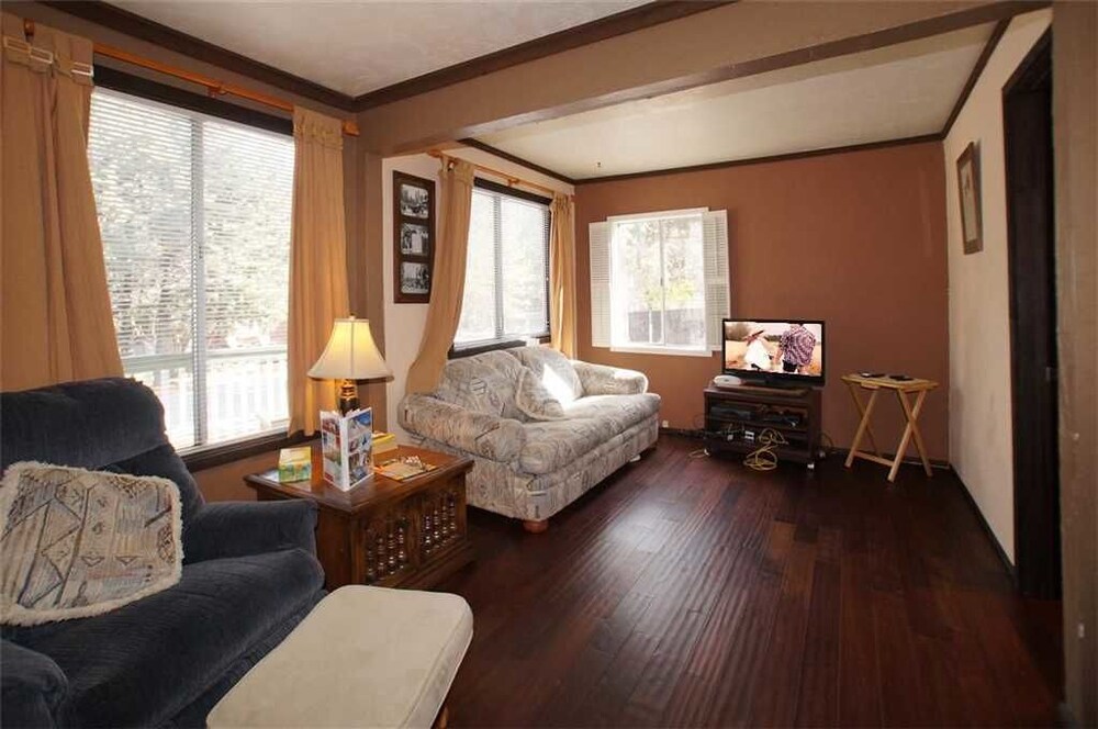거실 공간 (Sweet Maple Cabin - 2 Bdrm, 2 Bath)