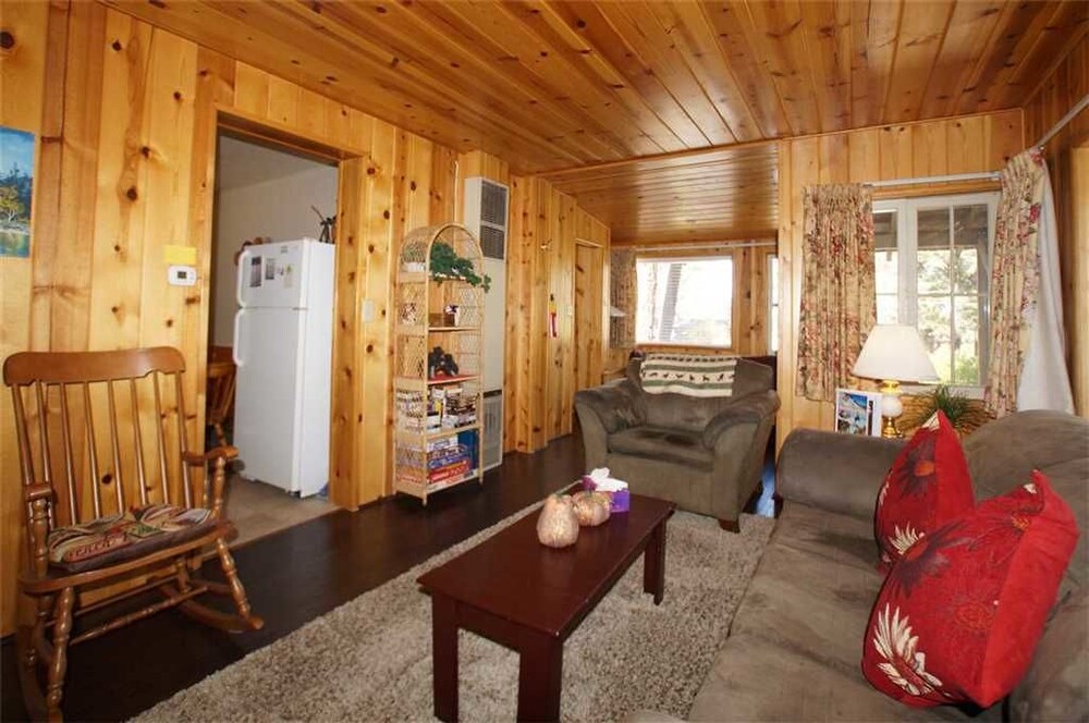 거실 공간 (All Seasons Chateau - 1 Bdrm, 1 Bath)