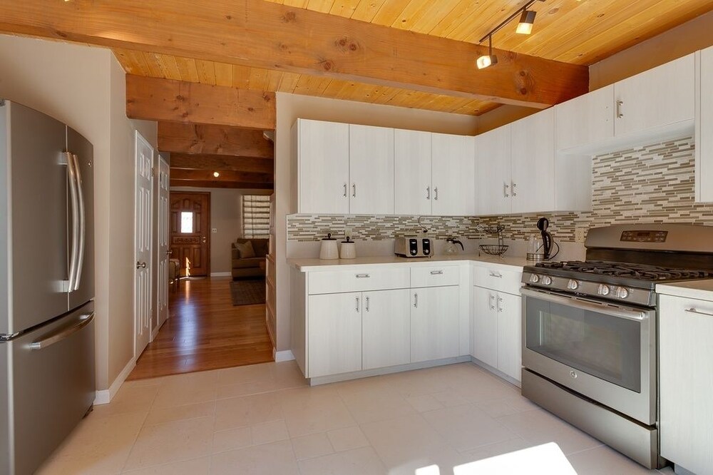 객실 내 주방 (Five Pines - 2 Bdrm, 2 Bath)