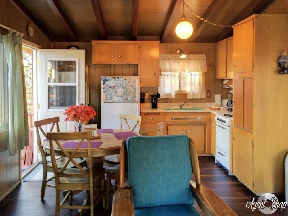 객실 내 주방 (Cozy Mountain Getaway - 2 Bdrm, 1 Bath)
