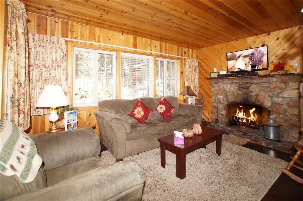 거실 공간 (All Seasons Chateau - 1 Bdrm, 1 Bath)