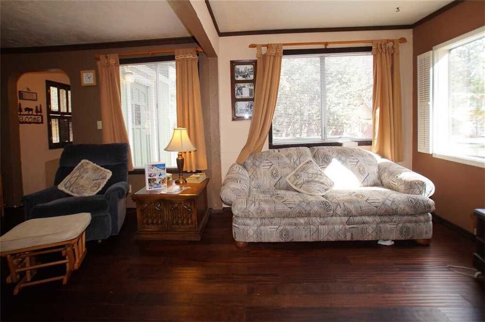 거실 공간 (Sweet Maple Cabin - 2 Bdrm, 2 Bath)