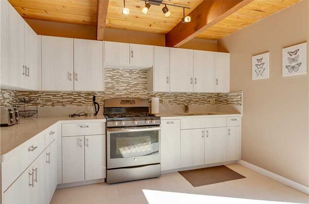 객실 내 주방 (Five Pines - 2 Bdrm, 2 Bath)