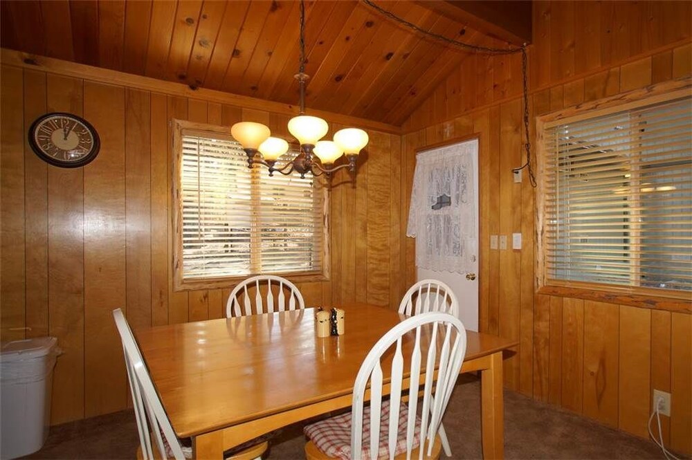 객실 내 식사 (The Cozy Bear Inn - 2 Bdrm, 1 Bath)