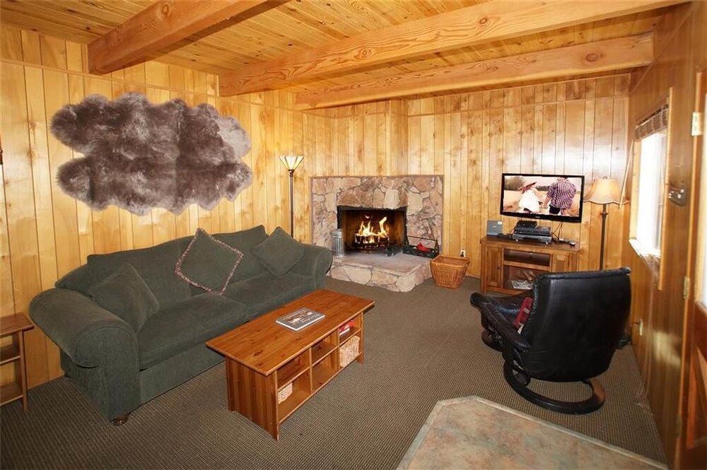 거실 공간 (Wolf Road Retreat 2 Bdrm, 1.5 Bath)