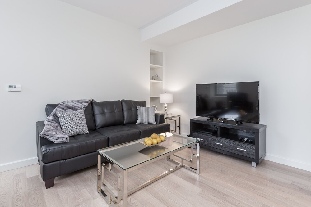 Apartment, 1 Bedroom - Living Room