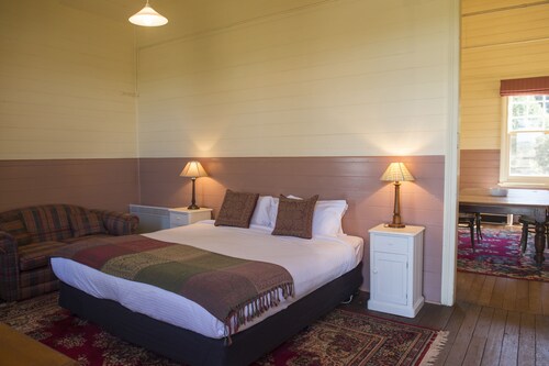 Hillview Heritage Farm Stay