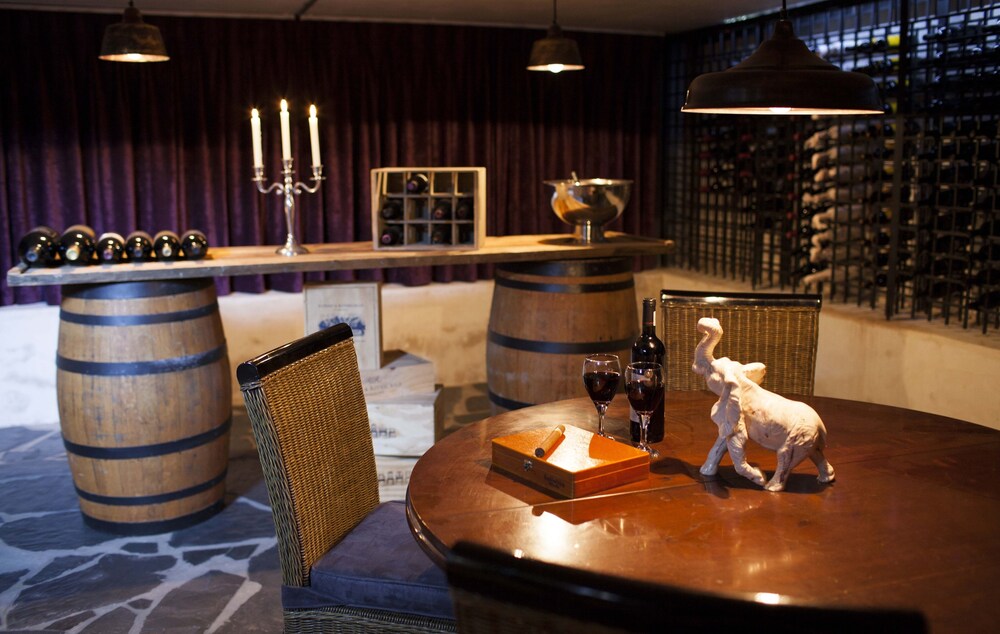 Hotel Bar