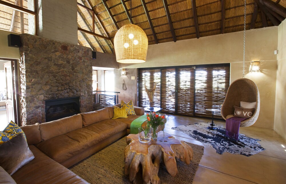 Hotel Lounge