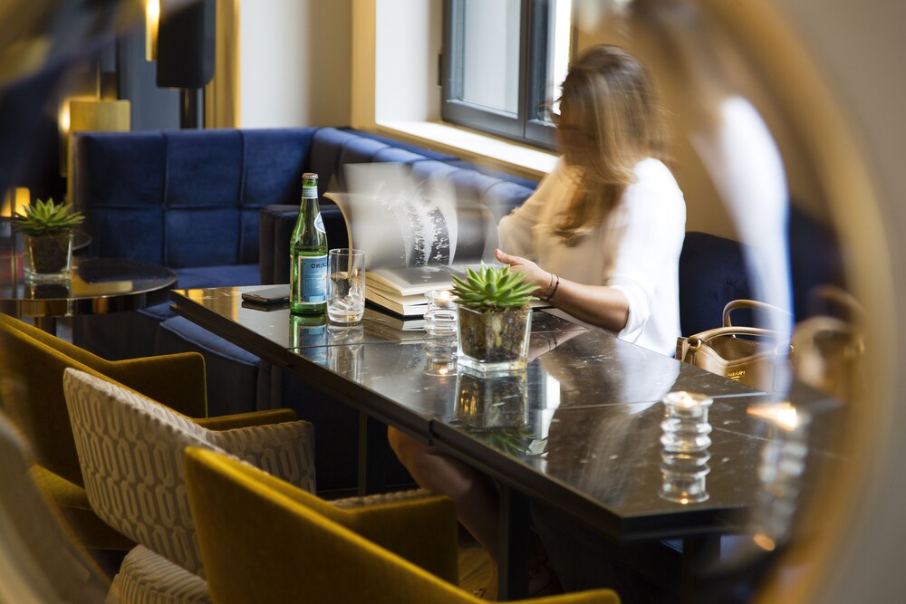 Bar-salon de l'hôtel