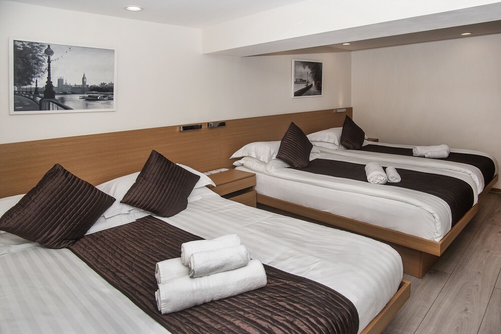 Multiple Beds Family Room - Guestroom