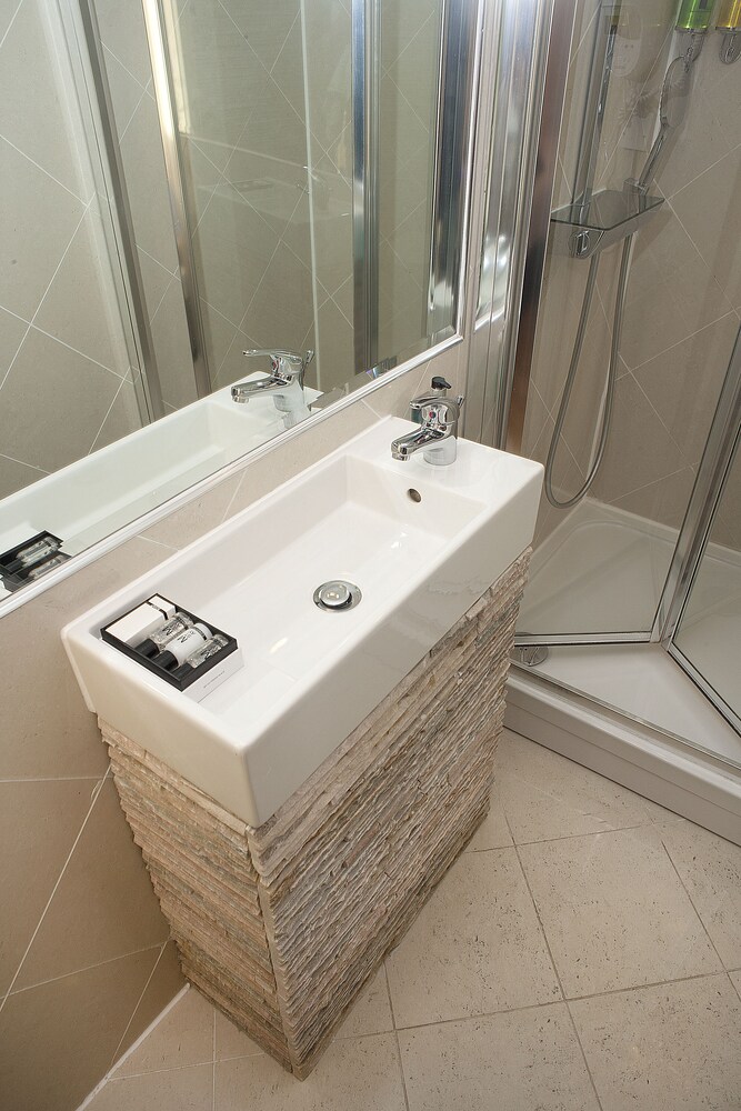 Single Apartment - Bathroom