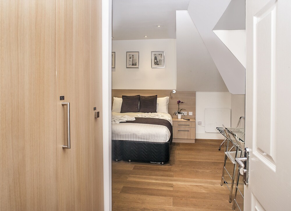 Single Apartment - Guestroom