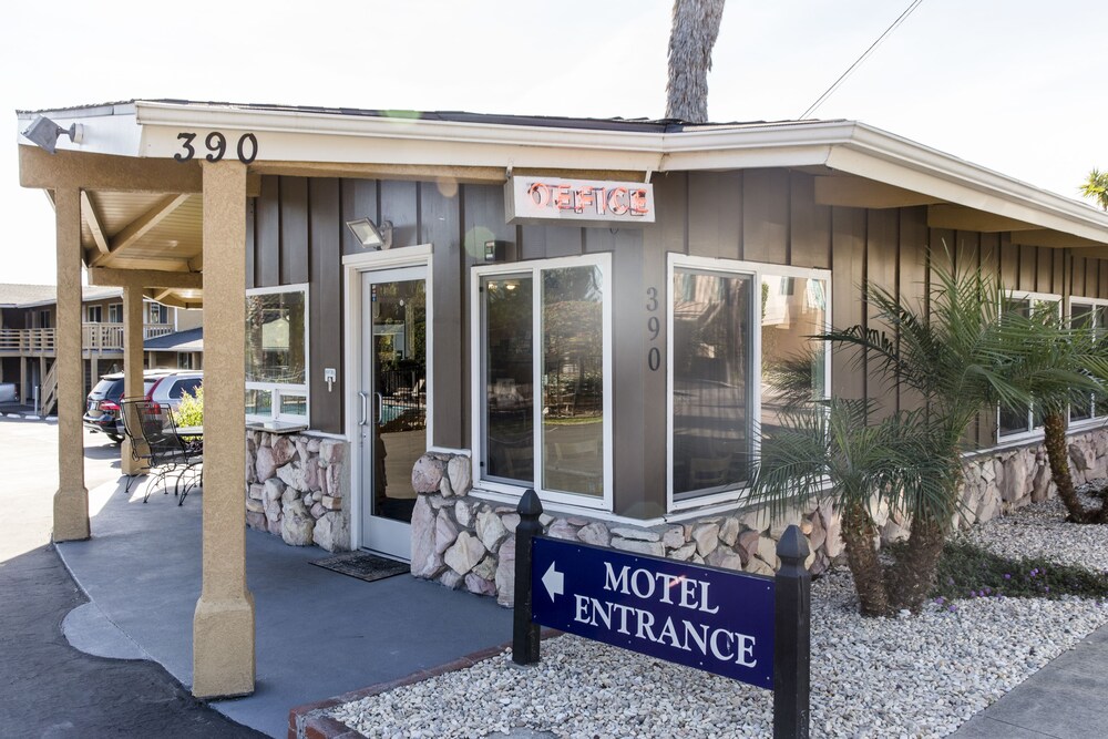 Property entrance, Ocean Palms Motel