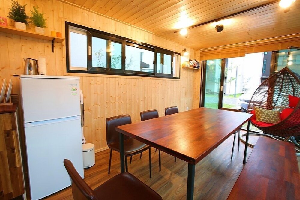 객실 내 식사 (Jeju Sorang- Barbecue Package Room)