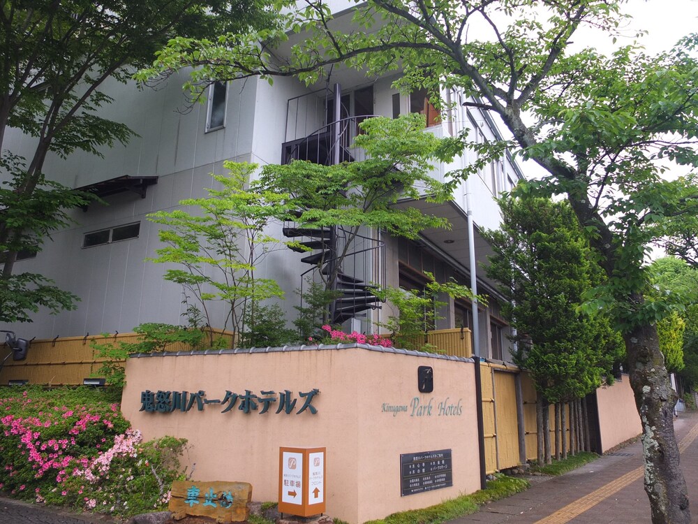 ホテルの外観 (正面)