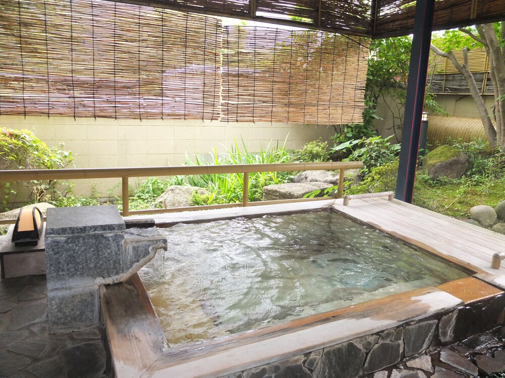 屋外スパ浴槽