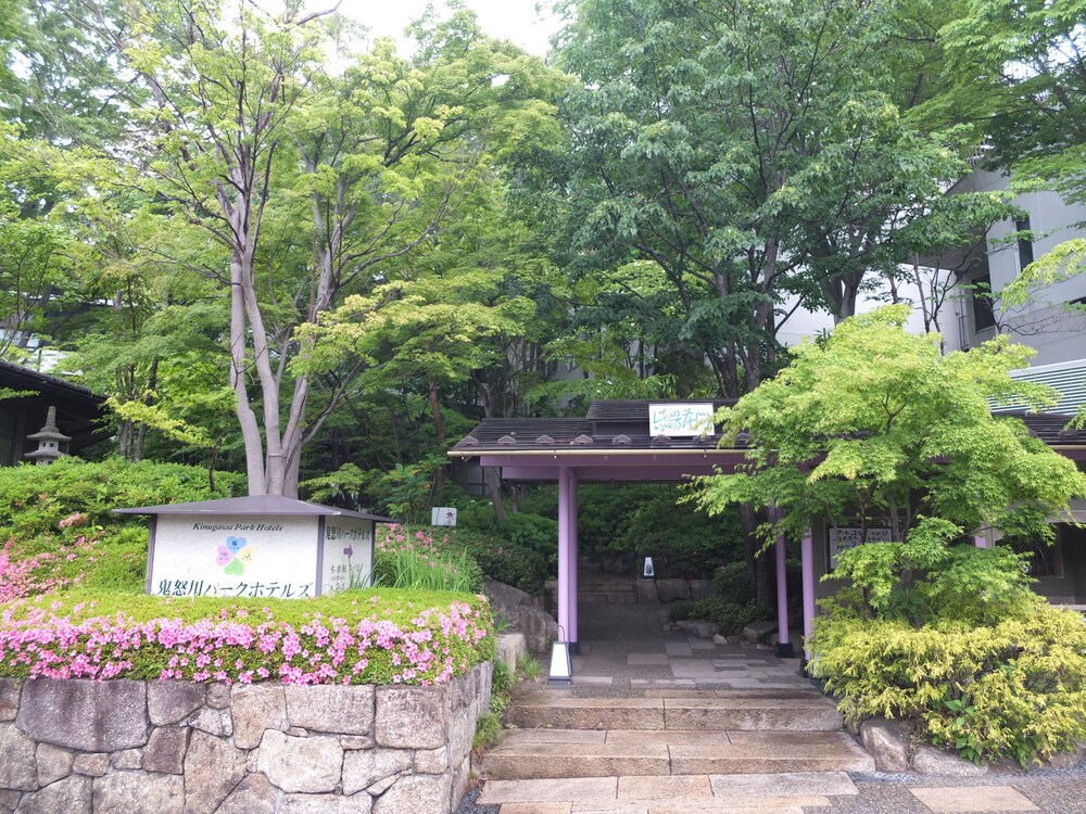 ホテルの外観 (正面)
