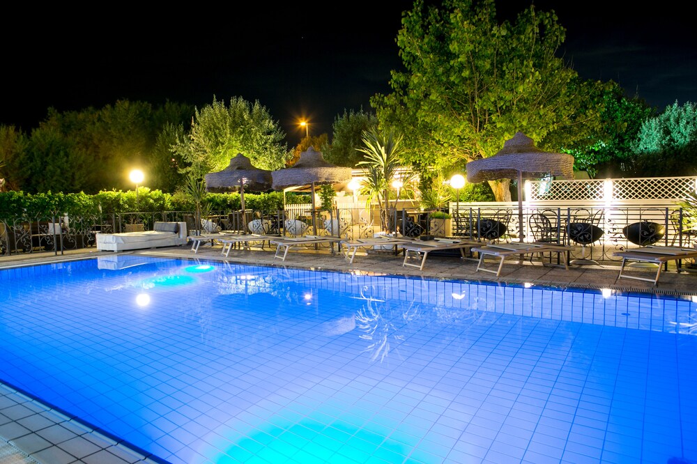 Piscina a sfioro