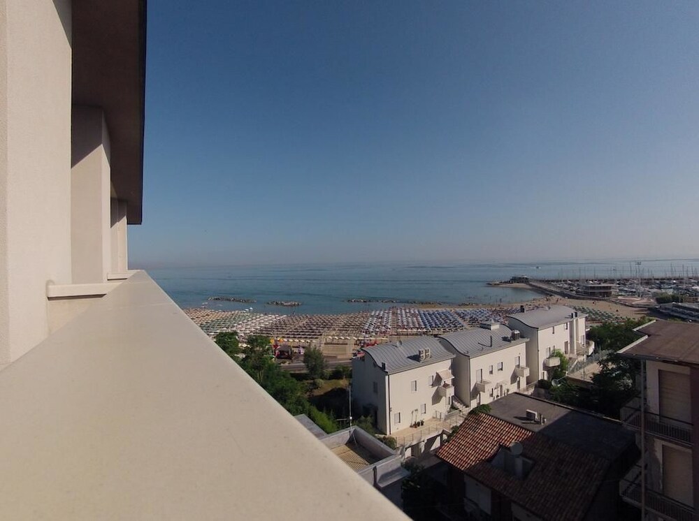 Vista spiaggia/mare