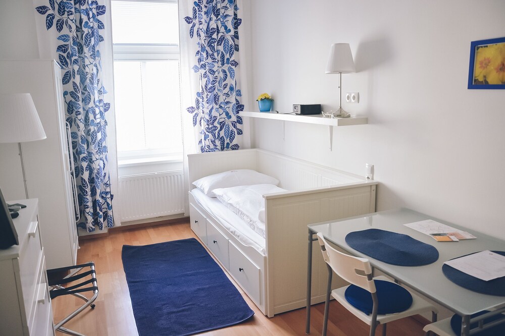 대표 사진 (스튜디오 (Small | + 30 EUR final cleaning fee))