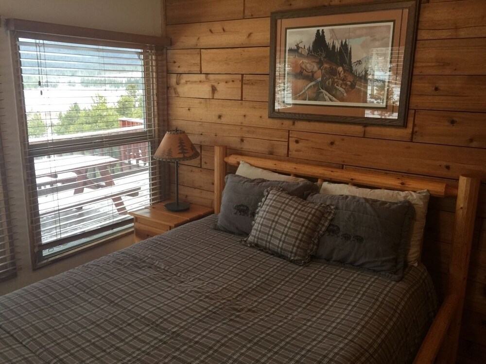 Premium Cabin, 2 Bedrooms, Mountain View - Guestroom