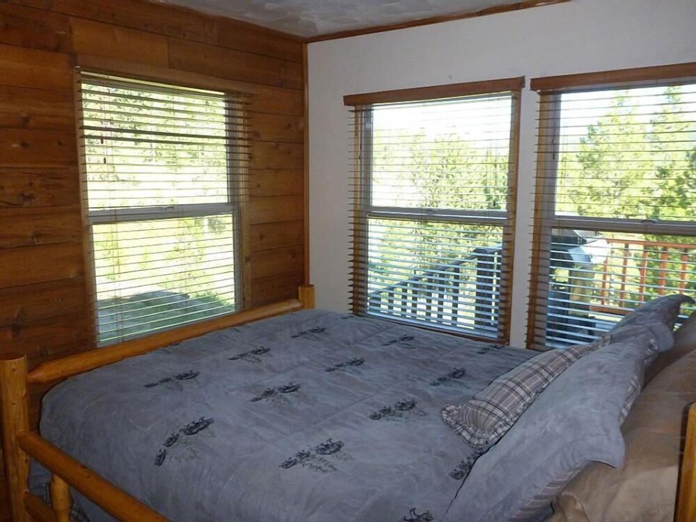 Premium Cabin, 2 Bedrooms, Mountain View - Guestroom