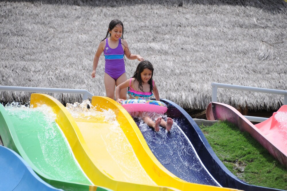 Zona de juegos infantil al aire libre