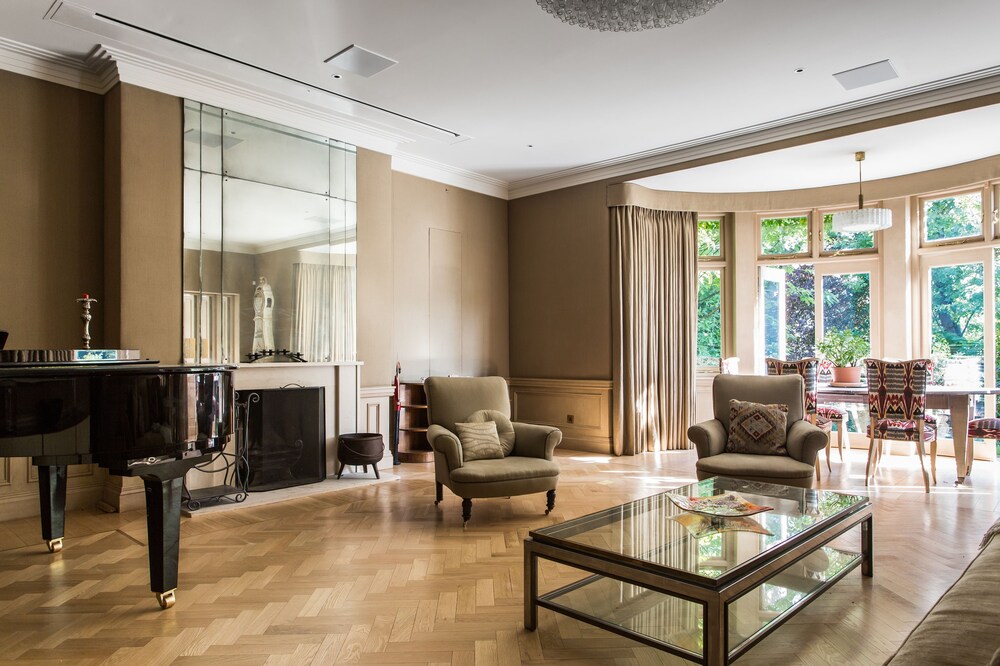 거실 (아파트 (14 Bedroom, Millfield Lane))