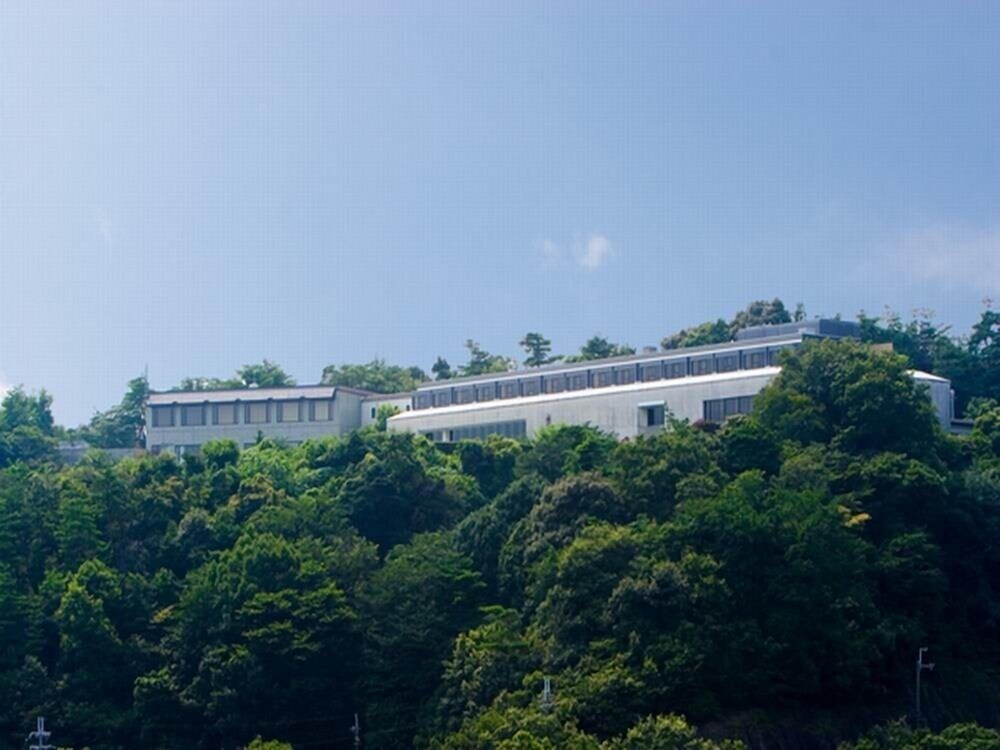 ホテルの外観 (正面)