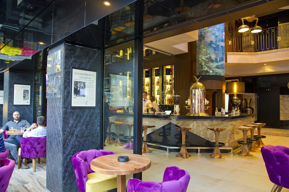 Hotel Bar