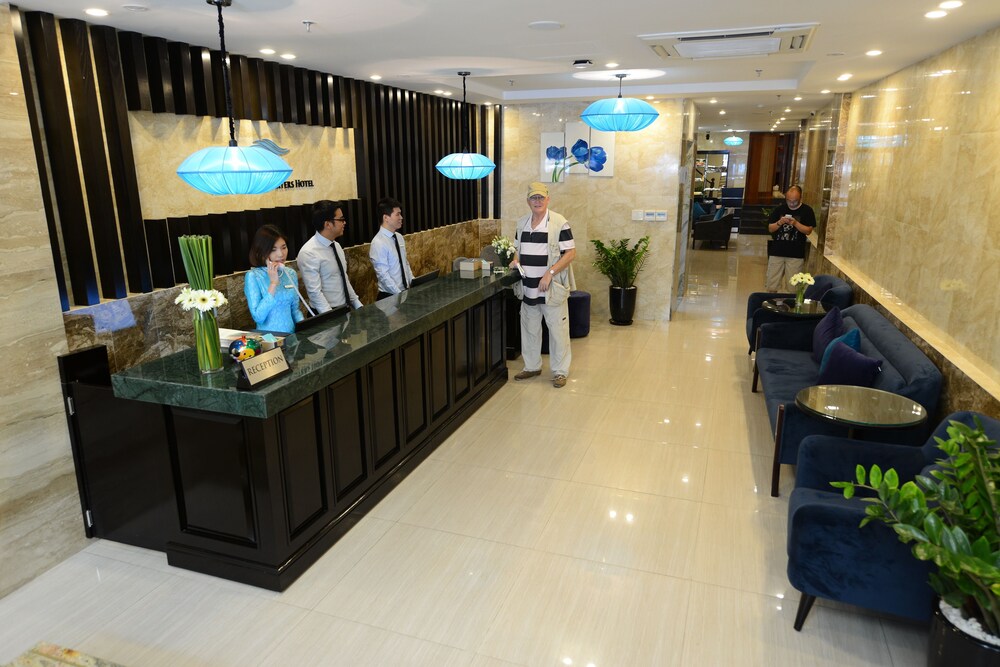 Quầy tiếp tân