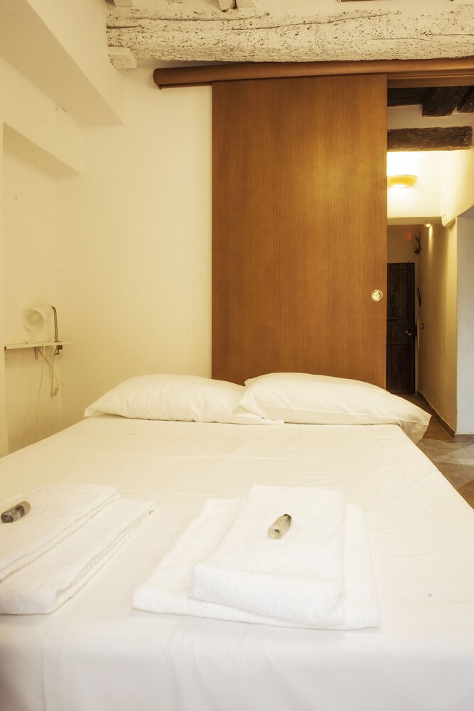 Camera (Appartamento, 1 camera da letto (Location: Via Faenza 16))