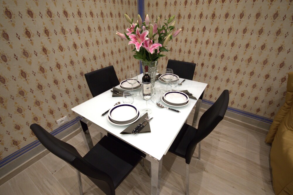 Pasti in camera (Appartamento Grand, 2 camere da letto (Location: Via Sant'Antonino 23))