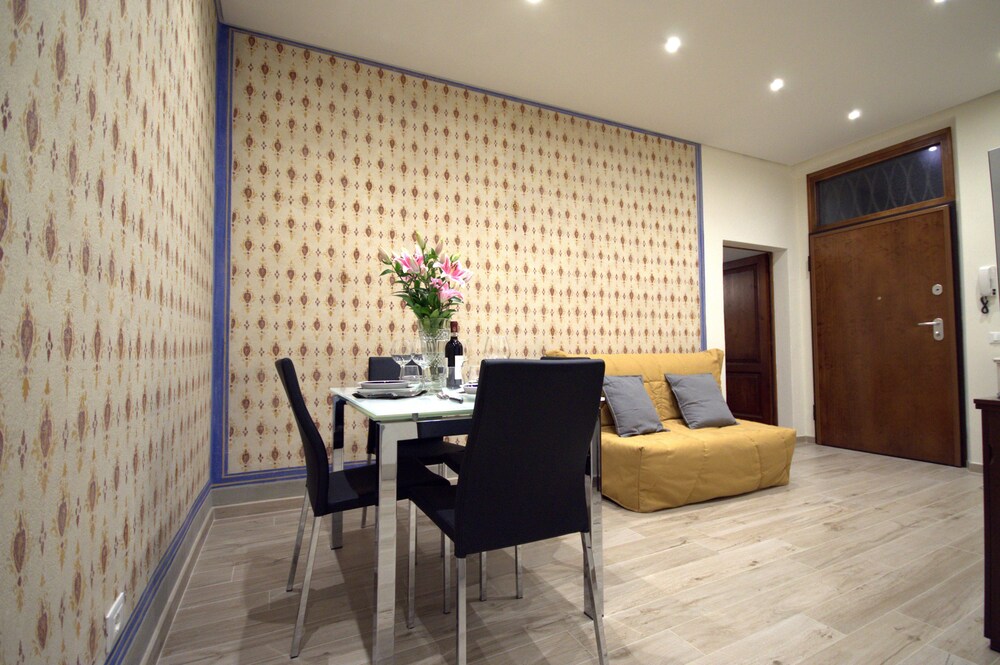 Area soggiorno (Appartamento Grand, 2 camere da letto (Location: Via Sant'Antonino 23))