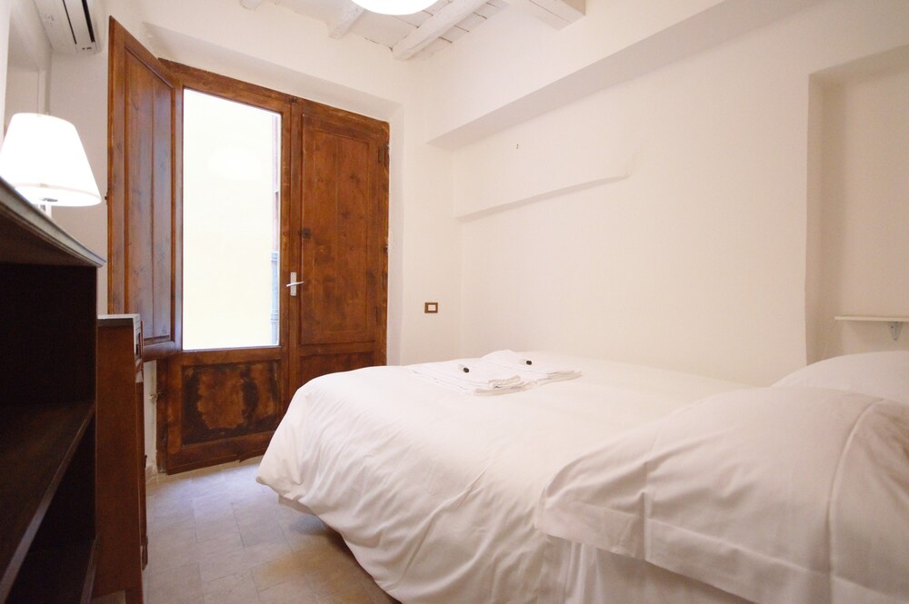Camera (Appartamento, 1 camera da letto (Location: Via Faenza 16))