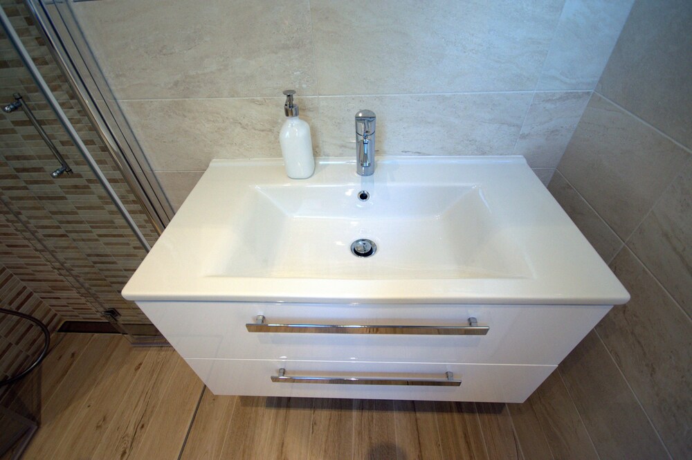 Lavandino (Appartamento Grand, 2 camere da letto (Location: Via Sant'Antonino 23))