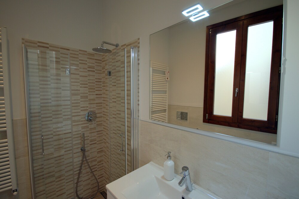Bagno (Appartamento Grand, 2 camere da letto (Location: Via Sant'Antonino 23))