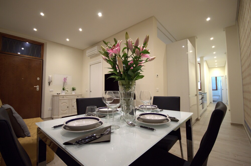 Appartamento Grand, 2 camere da letto (Location: Via Sant'Antonino 23)