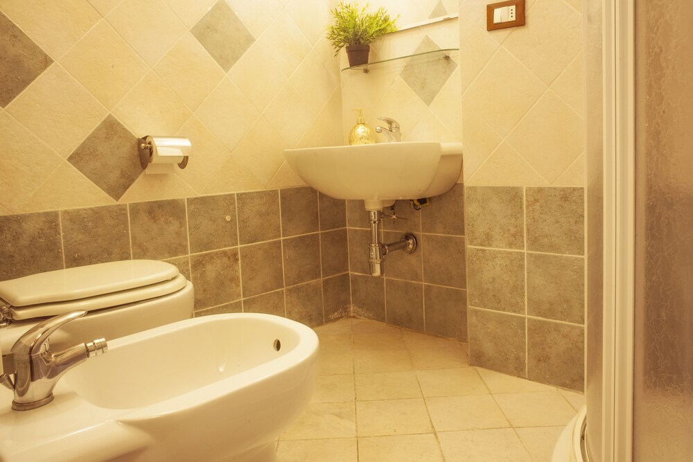 Camera (Appartamento, 1 camera da letto (Location: Via Faenza 16))