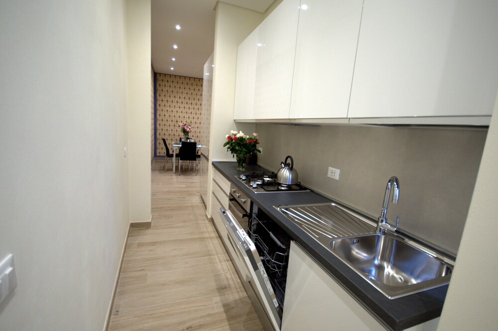 Cucina in camera (Appartamento Grand, 2 camere da letto (Location: Via Sant'Antonino 23))