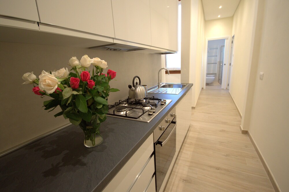 Cucina in camera (Appartamento Grand, 2 camere da letto (Location: Via Sant'Antonino 23))