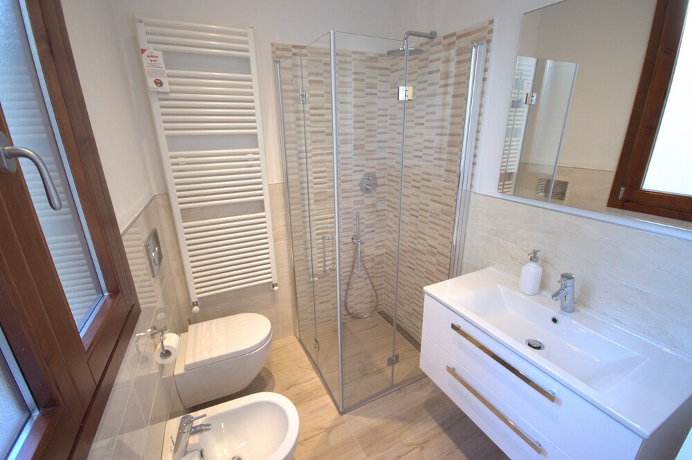 Bagno (Appartamento Grand, 2 camere da letto (Location: Via Sant'Antonino 23))