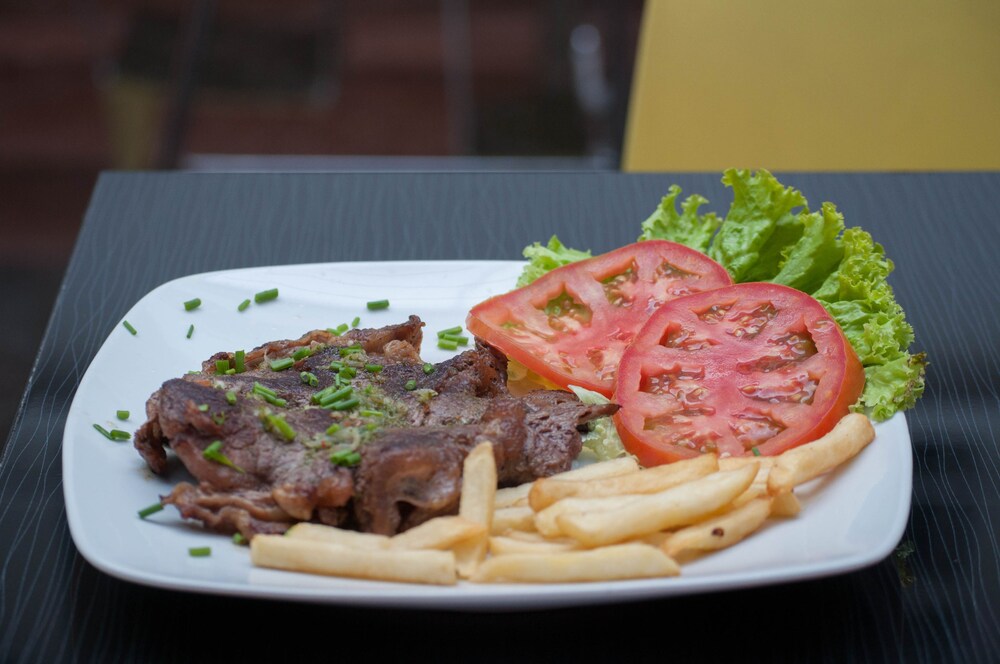 Comida y bebida