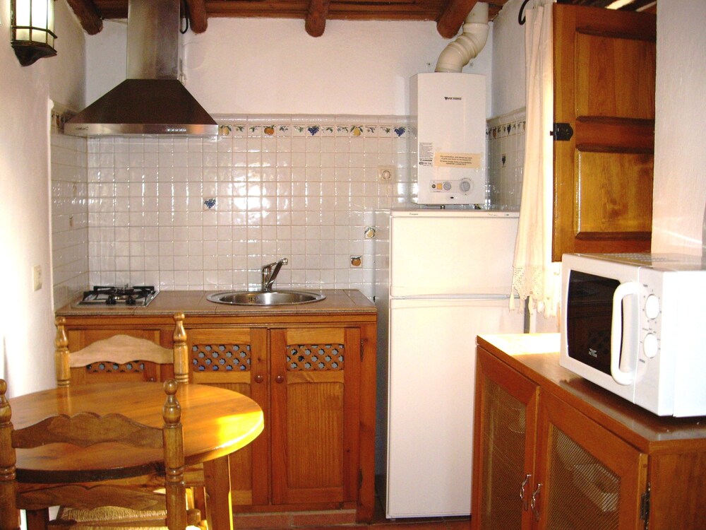 Cocina básica en la habitación