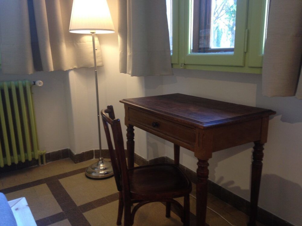 Centre d'affaires dans la chambre